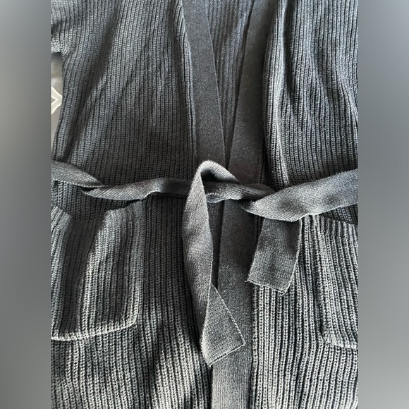 Long Belt/tie Sweater - Picture 2 of 9